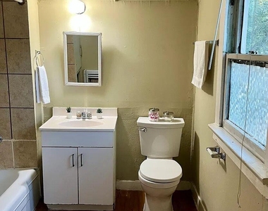 706 W 32nd St - Photo Thumbnail 8
