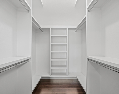 502 W 51st St - Photo Thumbnail 15