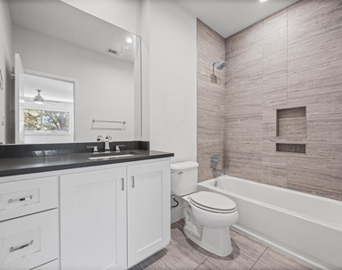 502 W 51st St - Photo Thumbnail 23