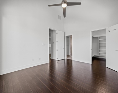 502 W 51st St - Photo Thumbnail 14
