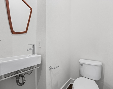 502 W 51st St - Photo Thumbnail 24