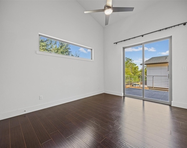 502 W 51st St - Photo Thumbnail 13