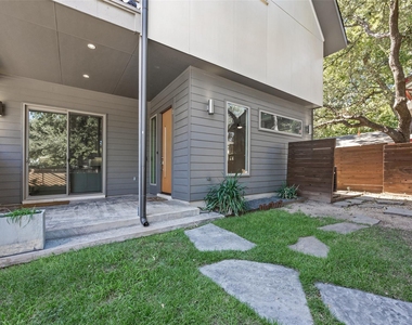 502 W 51st St - Photo Thumbnail 1