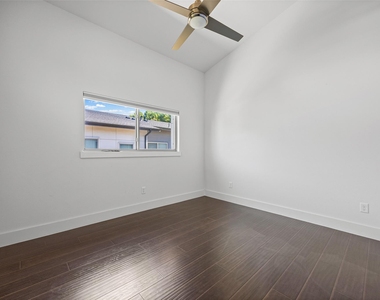 502 W 51st St - Photo Thumbnail 19