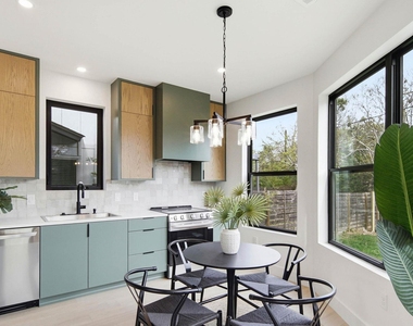 300 Lightsey Rd - Photo Thumbnail 13