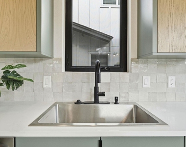 300 Lightsey Rd - Photo Thumbnail 10