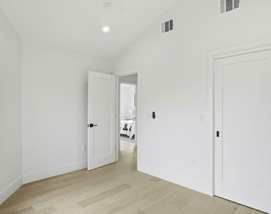 300 Lightsey Rd - Photo Thumbnail 19