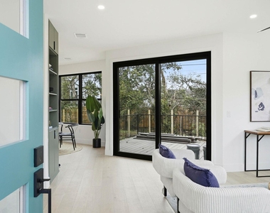 300 Lightsey Rd - Photo Thumbnail 6