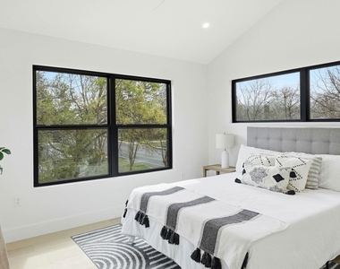 300 Lightsey Rd - Photo Thumbnail 18