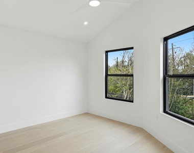 300 Lightsey Rd - Photo Thumbnail 17