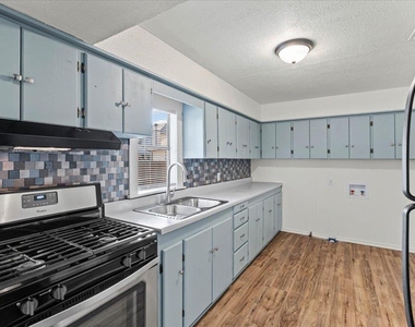 205 Cisneros St - Photo Thumbnail 3