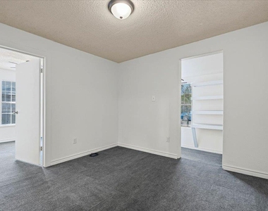 205 Cisneros St - Photo Thumbnail 5
