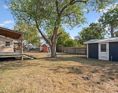 205 Cisneros St - Photo Thumbnail 13