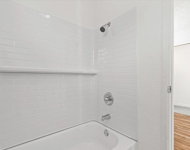 205 Cisneros St - Photo Thumbnail 12