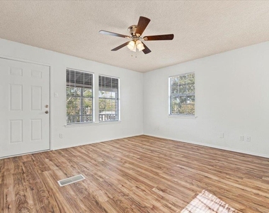 205 Cisneros St - Photo Thumbnail 7