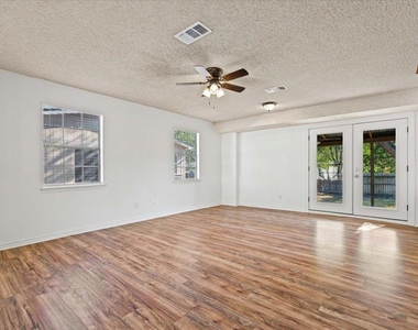 205 Cisneros St - Photo Thumbnail 1