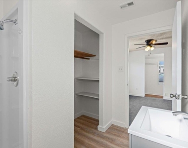 205 Cisneros St - Photo Thumbnail 11