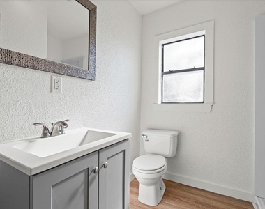 205 Cisneros St - Photo Thumbnail 9