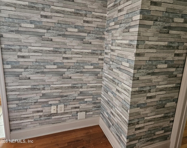 2338 N Cool Springs Drive N - Photo Thumbnail 24