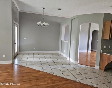 2338 N Cool Springs Drive N - Photo Thumbnail 9