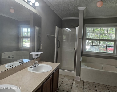2338 N Cool Springs Drive N - Photo Thumbnail 19