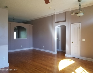 2338 N Cool Springs Drive N - Photo Thumbnail 4