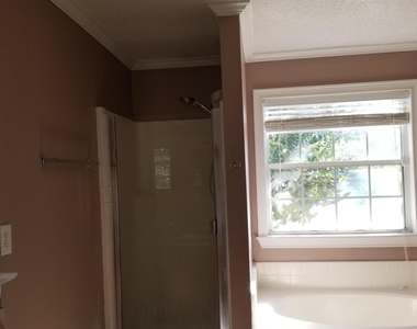 2338 N Cool Springs Drive N - Photo Thumbnail 21