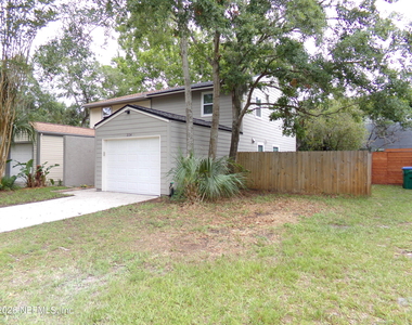 2134 Rosewood Drive - Photo Thumbnail 2