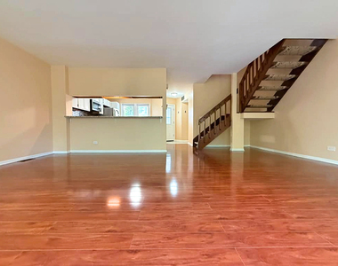 1602 Vermont Drive - Photo Thumbnail 3