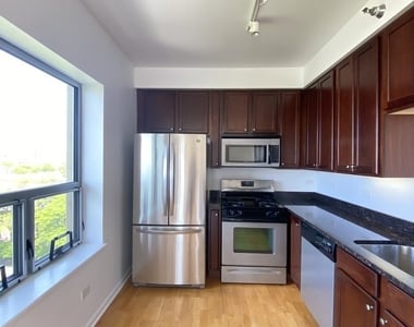 100 N Hermitage Avenue - Photo Thumbnail 6