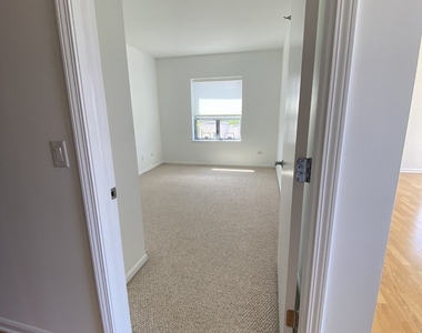 100 N Hermitage Avenue - Photo Thumbnail 8