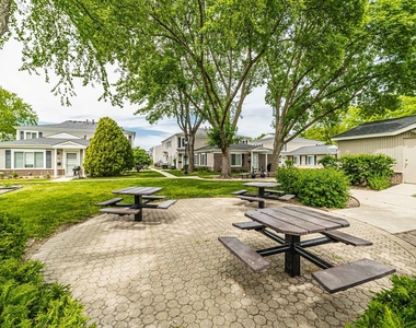 1353 Cove Drive - Photo Thumbnail 16