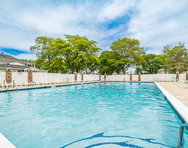1353 Cove Drive - Photo Thumbnail 17