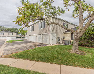 1353 Cove Drive - Photo Thumbnail 15