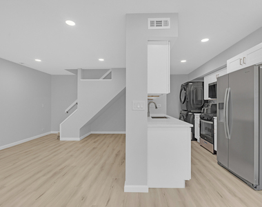 1353 Cove Drive - Photo Thumbnail 3