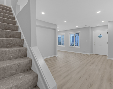 1353 Cove Drive - Photo Thumbnail 9