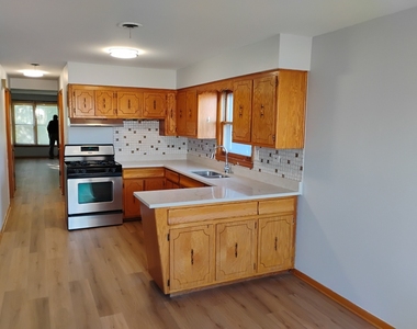 6237 S Kedvale Avenue - Photo Thumbnail 2