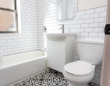 3056 S Keeler Avenue - Photo Thumbnail 6