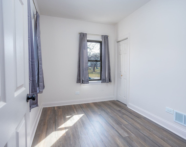 3056 S Keeler Avenue - Photo Thumbnail 4