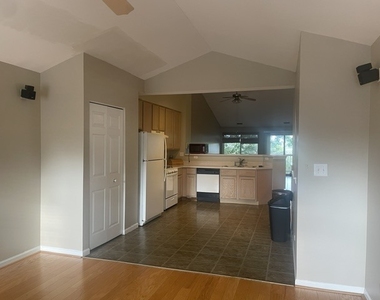 3029 Kentshire Circle - Photo Thumbnail 8