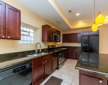 7554 N Claremont Avenue - Photo Thumbnail 7