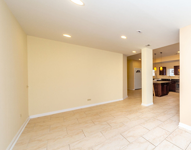 7554 N Claremont Avenue - Photo Thumbnail 2