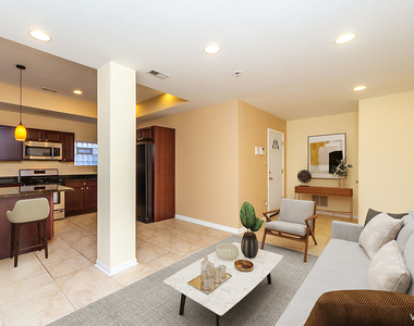 7554 N Claremont Avenue - Photo Thumbnail 3