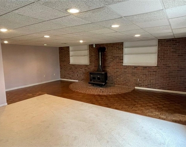 1081 Colony Drive - Photo Thumbnail 7
