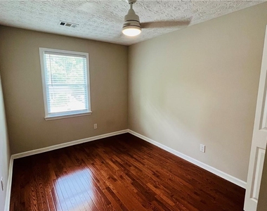 2237 Scotty Cir - Photo Thumbnail 11
