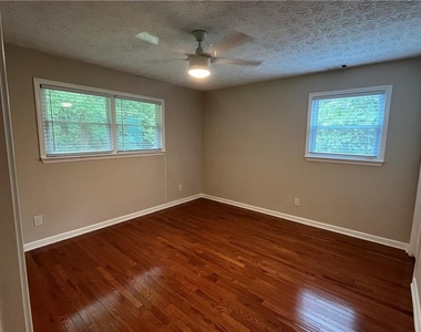 2237 Scotty Cir - Photo Thumbnail 7