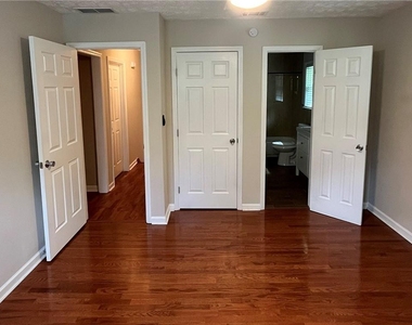 2237 Scotty Cir - Photo Thumbnail 8