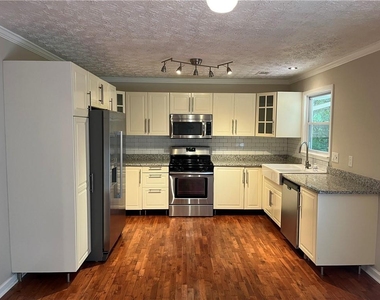 2237 Scotty Cir - Photo Thumbnail 3