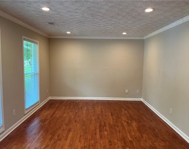 2237 Scotty Cir - Photo Thumbnail 4