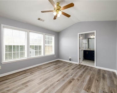 1044 Prestwyck Court - Photo Thumbnail 16